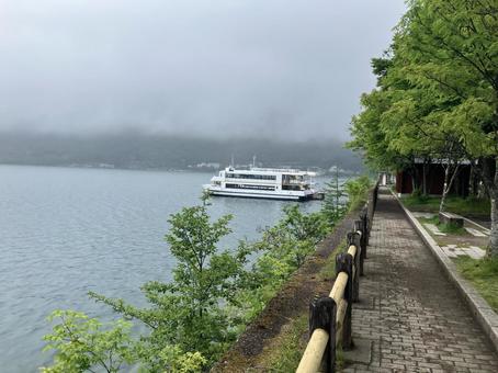 中禅寺湖の遊覧船 中禅寺湖の遊覧船の写真