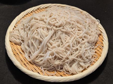 竹の丸盆ざるに盛った田奈うどん 竹の丸盆ざるに盛った田奈うどん ざるうどん,干しうどん,横浜市青葉区田奈町の写真素材