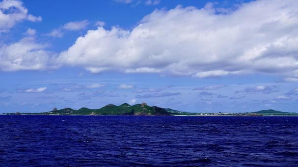 海から見た沖縄県伊是名村伊是名島 海から見た沖縄県伊是名村伊是名島の写真