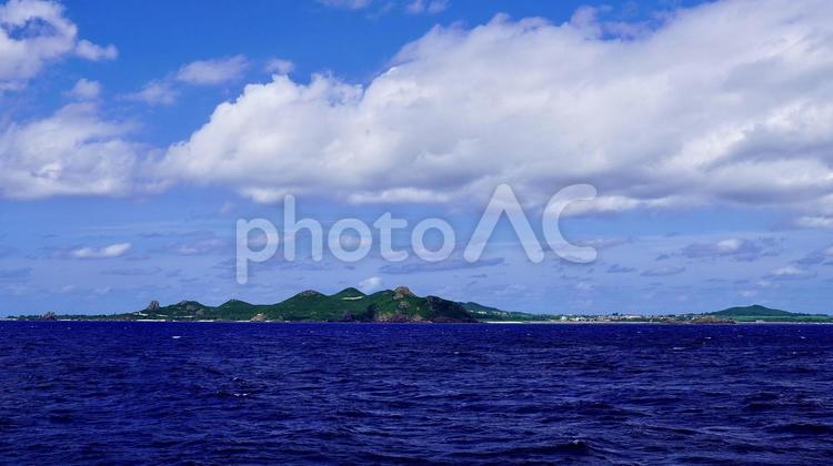 海から見た沖縄県伊是名村伊是名島 伊是名,海,空の写真素材