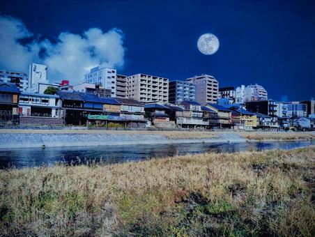 満月と鴨川 満月と鴨川の写真