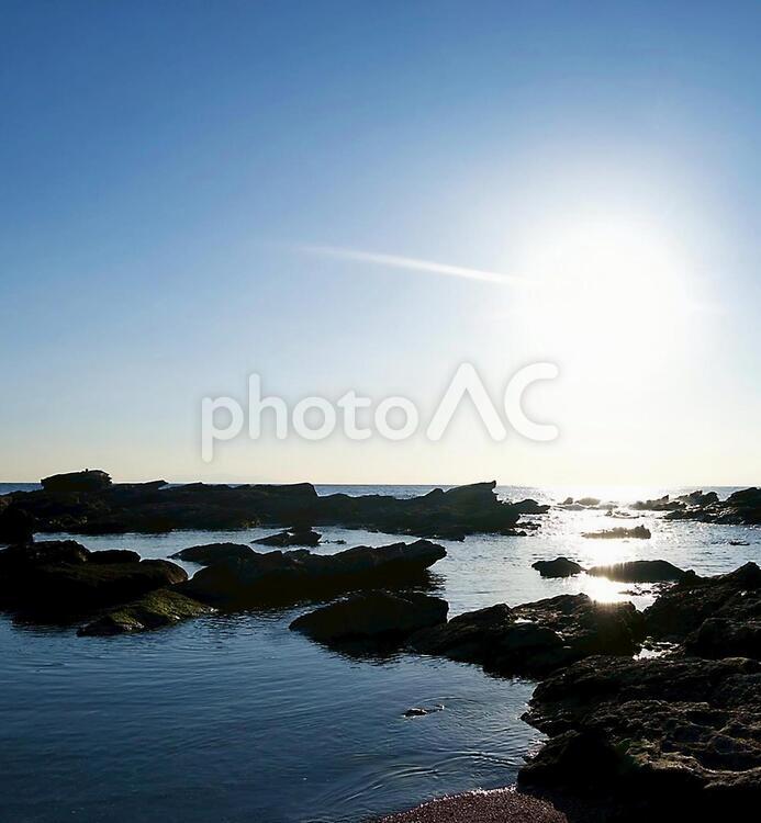 磯　夕暮れの海 海,夕暮れ,夕焼けの写真素材