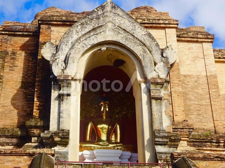 ワットチェルディアンの遺跡と大仏 青空,空,遺跡の写真素材
