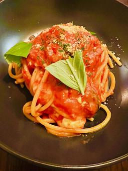 トマトソース のパスタの写真