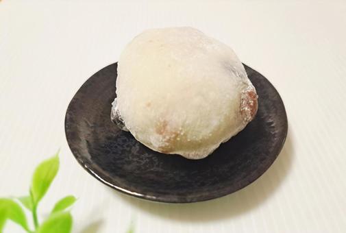 Tanba black beans daifuku 02, JPG