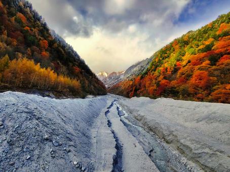 高瀬渓谷　不動沢吊り橋から下流を観る 山,渓谷,ダムの写真素材