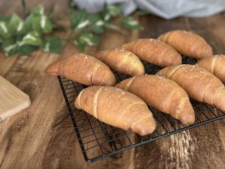 塩パン 塩パン,パン,焼きたてパンの写真素材