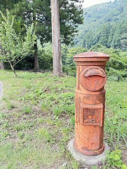 昔のポスト 昔のポスト 風景,郵便ポスト,丸ポストの写真素材