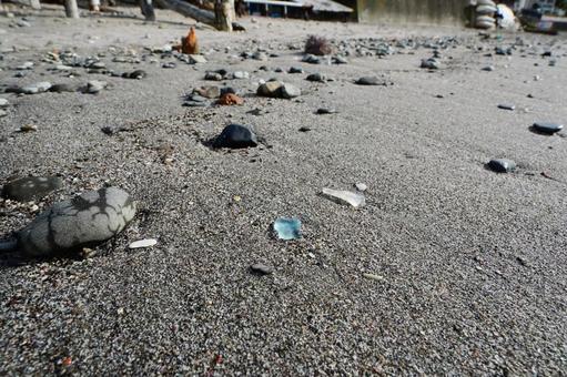 神奈川 真名瀬海岸3 青いシーグラス シーグラス,ガラス,青の写真素材