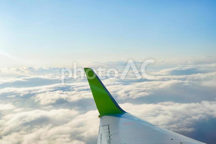 飛行機の窓からの眺め 飛行機,航空機,空の写真素材