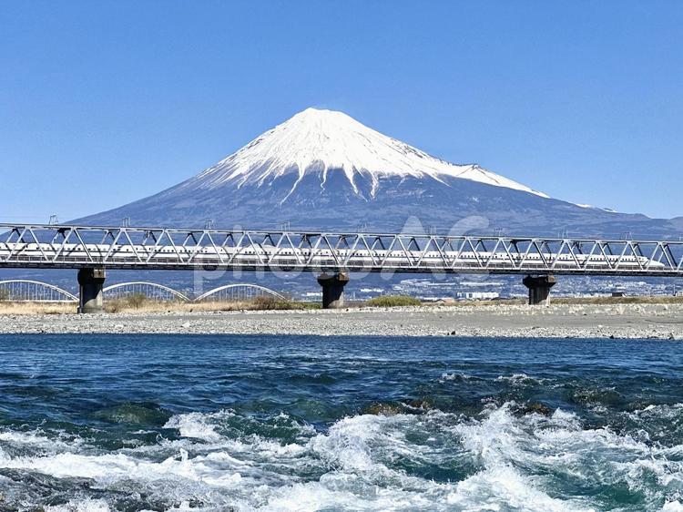 富士川から見る新幹線と富士山 富士山,新幹線,富士川の写真素材