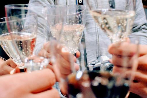パーティーで乾杯 パーティーで乾杯 パーティー,グラス,お酒の写真素材