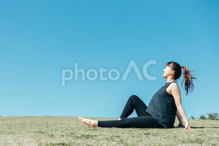 運動・スポーツ・ヨガ・リラックスする女性 運動,ヨガ,朝活の写真素材
