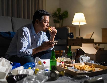 中年男性の食事 中年男性の食事の写真