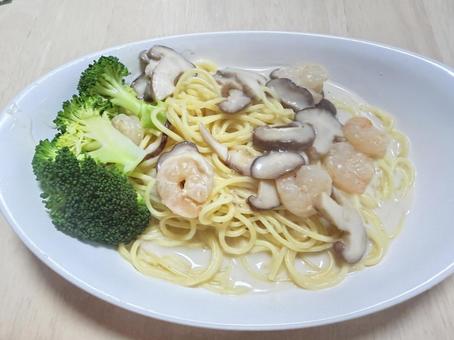 クリームパスタ クリームパスタ,生パスタ,海老の写真素材