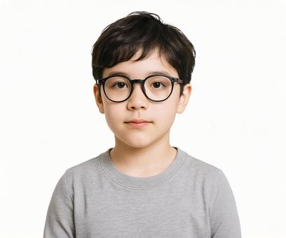 黒髪の小学生のメガネをかけた男の子の写真