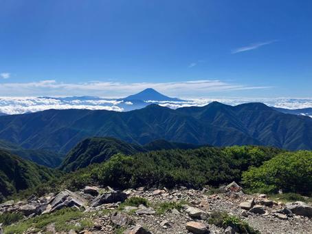 赤石岳山頂からの景色9 富士山 赤石岳山頂からの景色9 富士山 赤石岳,富士山,山々の写真素材
