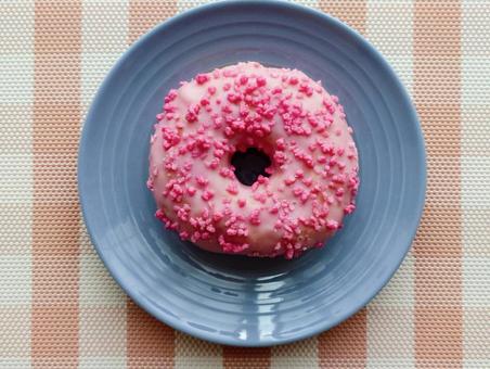 ピンクのドーナツ2 ドーナツ,トッピング,イーストドーナツの写真素材