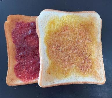 Photo, lunch, toast, curry bread after coating and baking, 