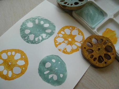 レンコンの切れ端でお野菜スタンプ レンコン,野菜,ハンコの写真素材