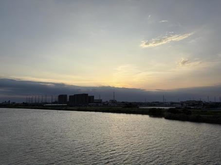 川と夕日 川と夕日の写真