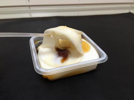 甘いタレと硬めの沖縄のジーマーミ豆腐 甘いタレと硬めの沖縄のジーマーミ豆腐 ジーマーミ豆腐,沖縄,固いの写真素材