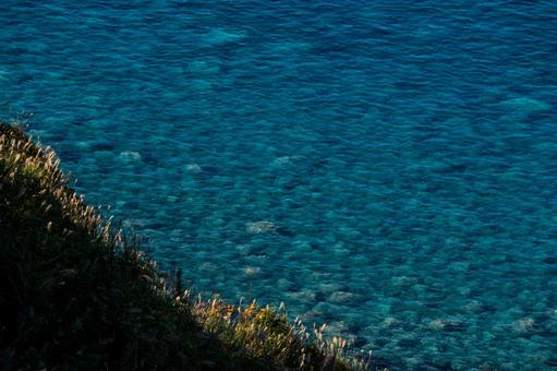神秘的な積丹ブルーの海面 神秘的な積丹ブルーの海面 積丹ブルー,神威岬,青の写真素材