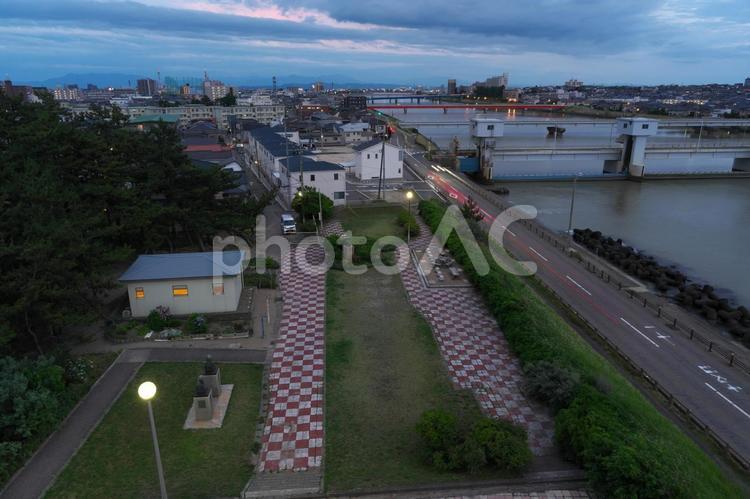 関谷分水路　夕暮れ 関谷分水路,新潟,関分記念公園の写真素材