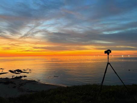 夕日と漁火 空,海,自然の写真素材