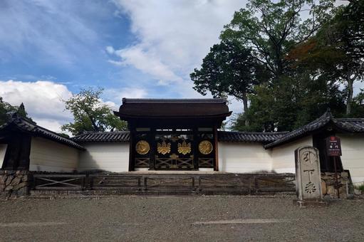 京都府-醍醐寺-三宝院-国宝-唐門 京都府-醍醐寺-三宝院-国宝-唐門 醍醐寺,寺,深雪山の写真素材