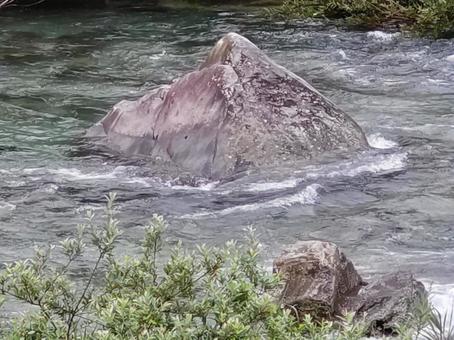 ピラミッド石の写真