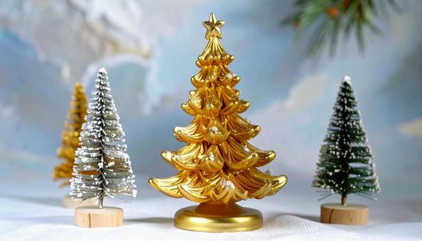 クリスマスツリーの置物金色 クリスマスツリーの置物金色の写真