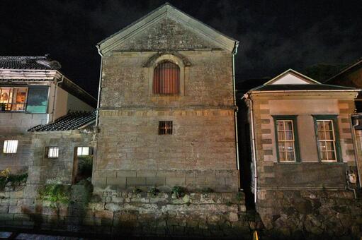 夜の下田ペリーロードのレンガ造りの建物 ペリーロード,煉瓦造り,下町の写真素材