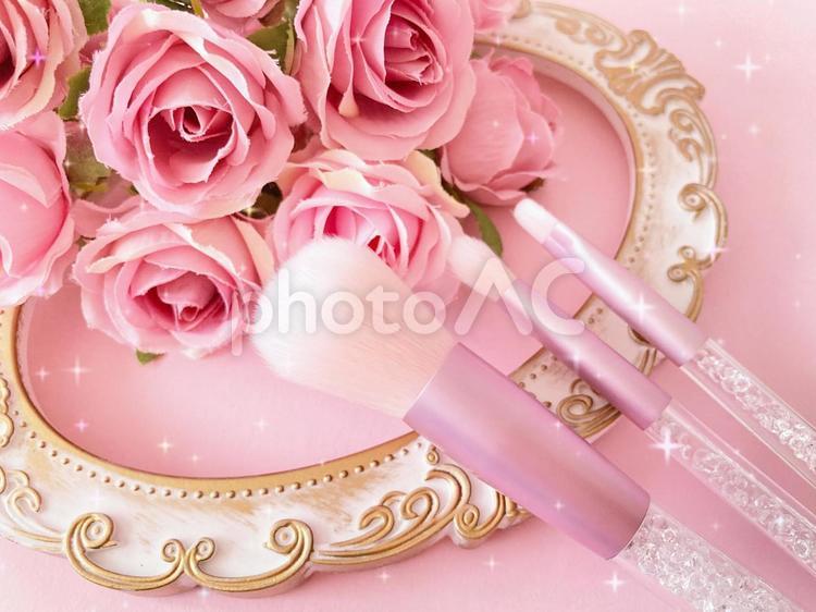 ピンク色のメイクブラシと薔薇(キラキラ) 薔薇,花,ピンクの写真素材