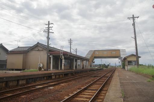 JR城端線、二塚駅、ホーム jr,jr西日本,城端線の写真素材