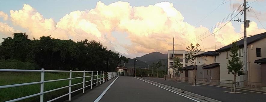 住宅地と雲 住宅地と雲の写真
