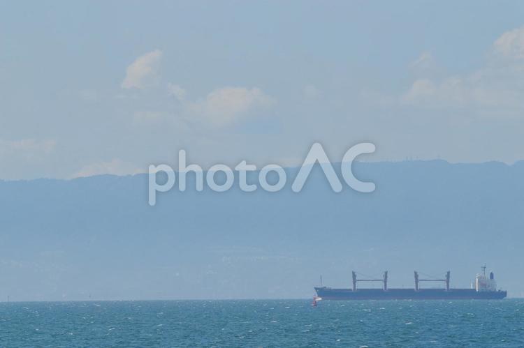 夏の空とタンカーと 晴天,夏,海の写真素材