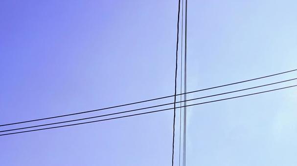 雲一つない青空と電線 雲一つない青空と電線の写真