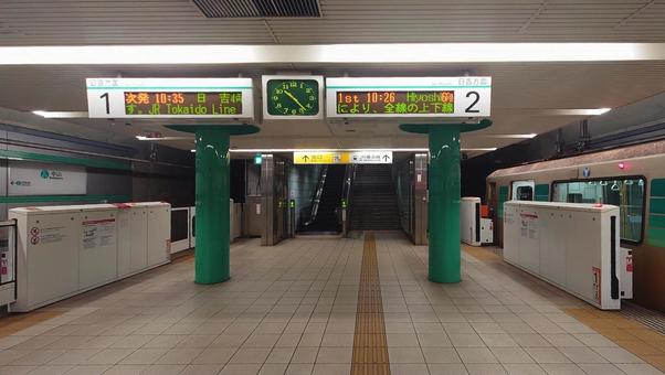地下鉄グリーンライン　中山駅　横浜市緑区 中山駅,地下鉄,グリーンラインの写真素材