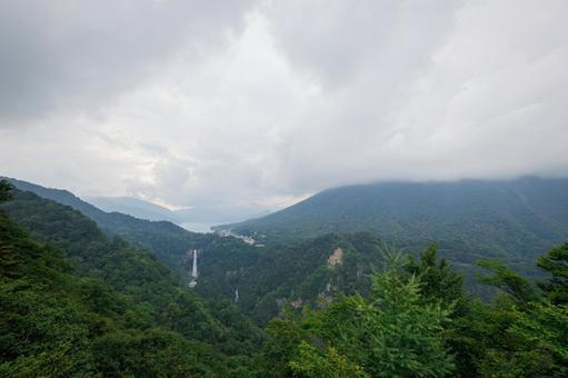 明智平から見た華厳の滝 明智平から見た華厳の滝の写真