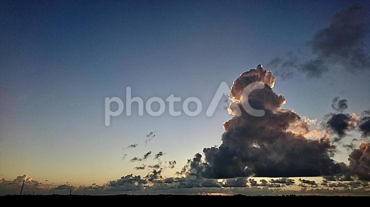 沖縄県宮古島　秋の夕暮れ 沖縄,宮古島,秋の写真素材