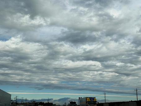 通勤　曇り空 空,曇り空,灰色の写真素材