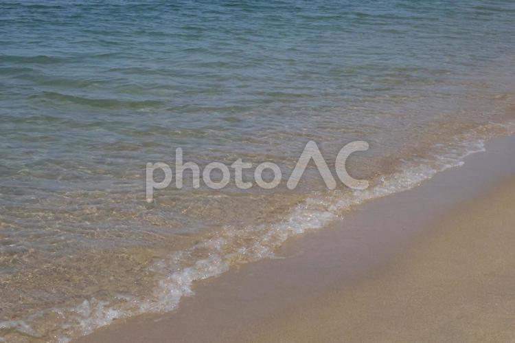 波打ち際（コピースペースあり） 海,波,波打ち際の写真素材