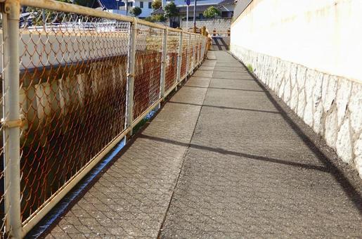【風景写真】街中の小道 【風景写真】街中の小道の写真
