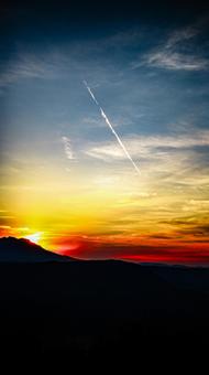朝焼けと阿蘇外輪山 朝焼け,空,阿蘇の写真素材