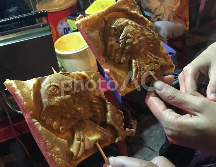 ベトナムのたい焼き ベトナム,ベトナム旅行,路地の写真素材