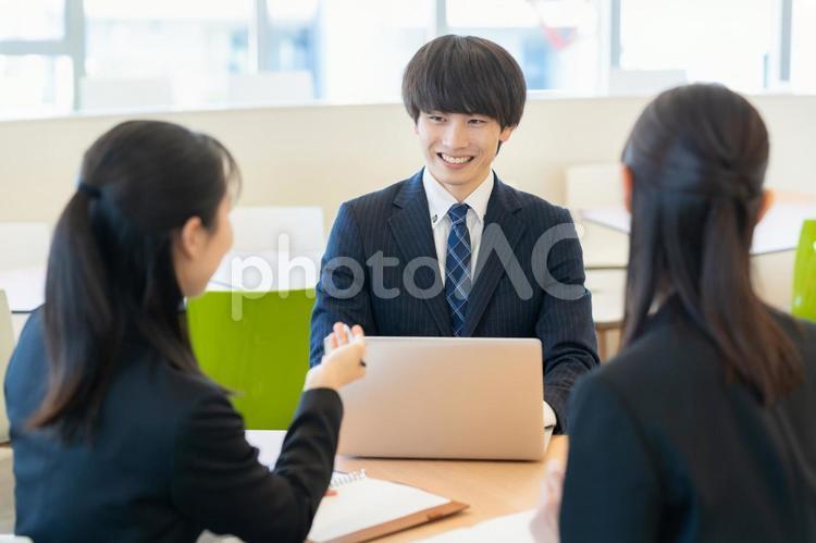 会議をする男女のビジネスマン ビジネスマン,ビジネス,会議の写真素材