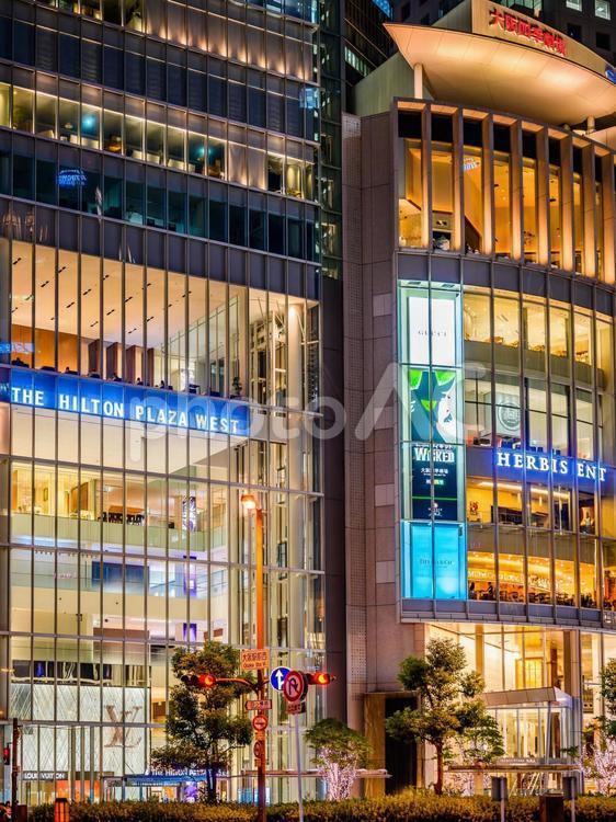 大阪夜景、西梅田界隈のビル群です 夜景,ビル群,街並みの写真素材