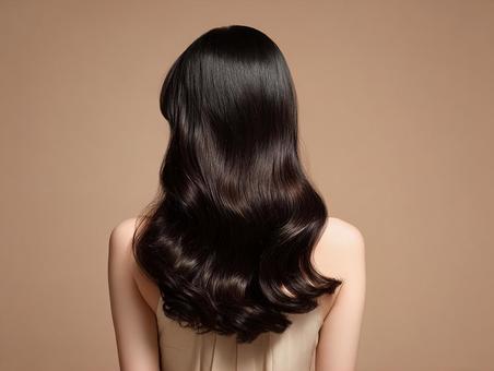 素肌と黒髪が際立つ女性の横向き 素肌と黒髪が際立つ女性の横向きの写真