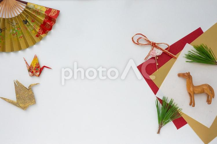 華やかな背景の干支【午】 2026年,干支,午の写真素材